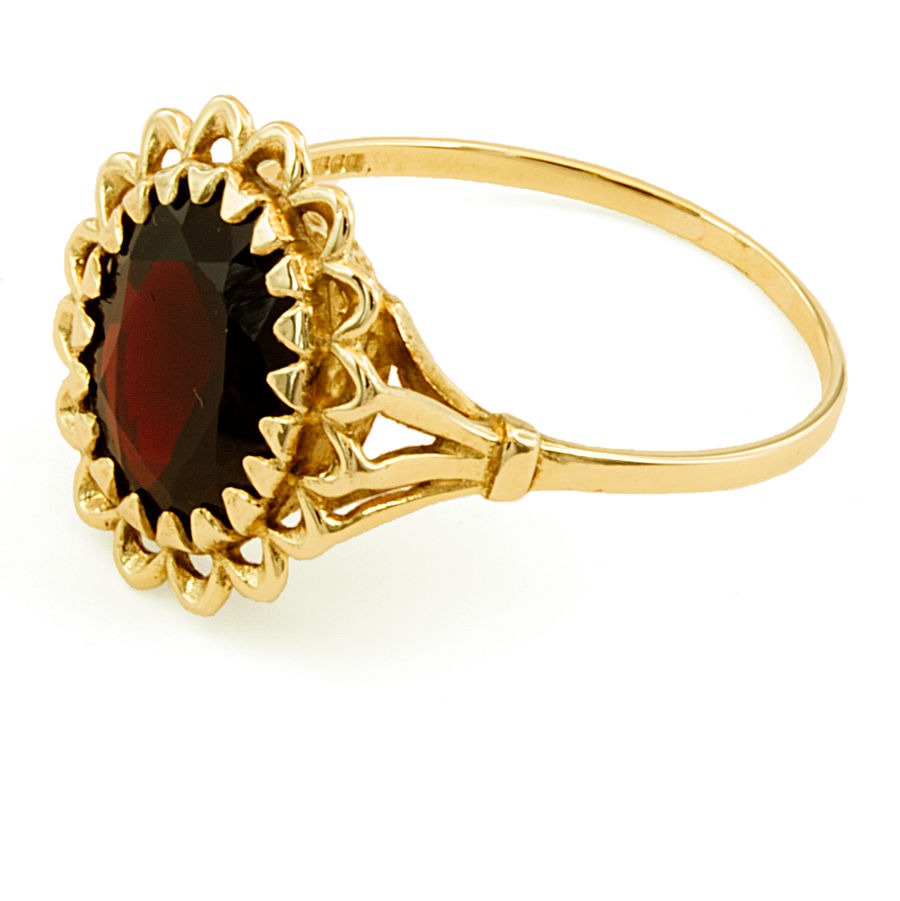 9ct gold Garnet Ring size Y
